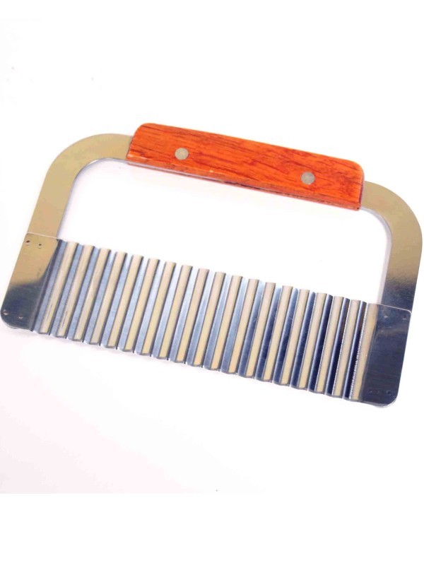 SOAP CUTTER wavy 150 mm with wooden handle
